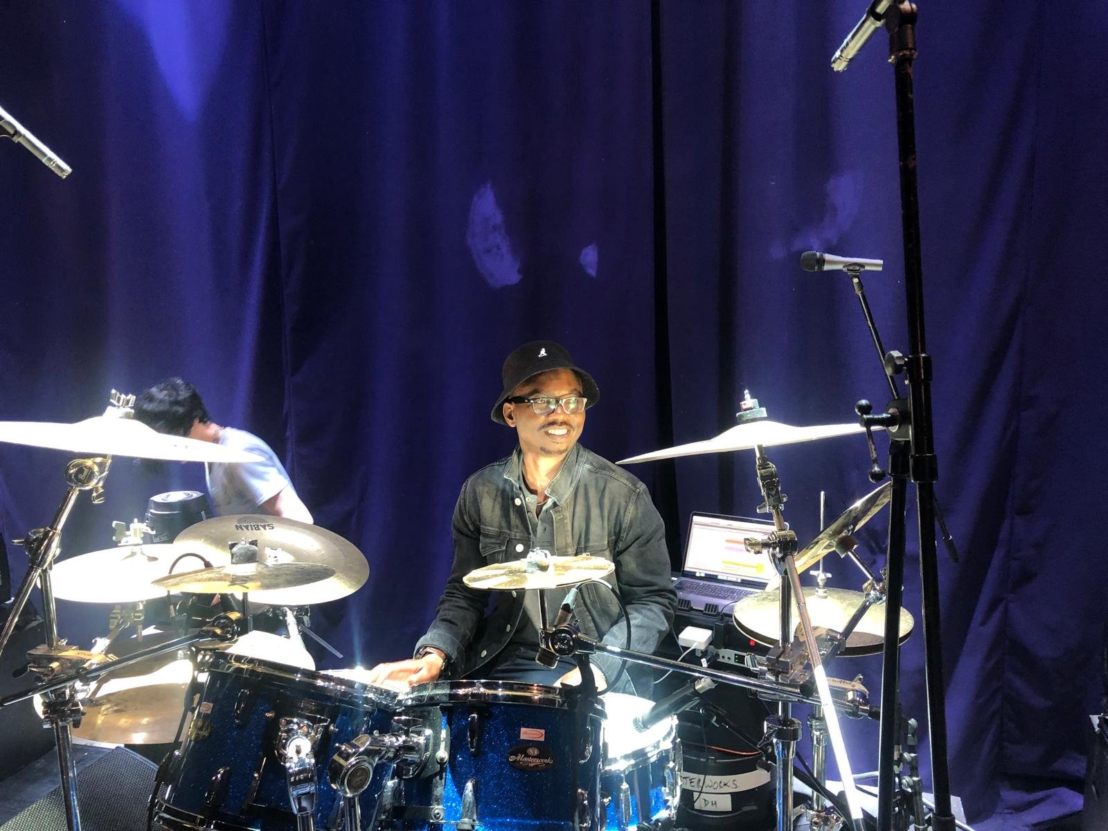 KIPENZI Abdallah — Performance live batterie